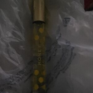 Marc Jacobs Honey Perfume Roller with Gold Cap